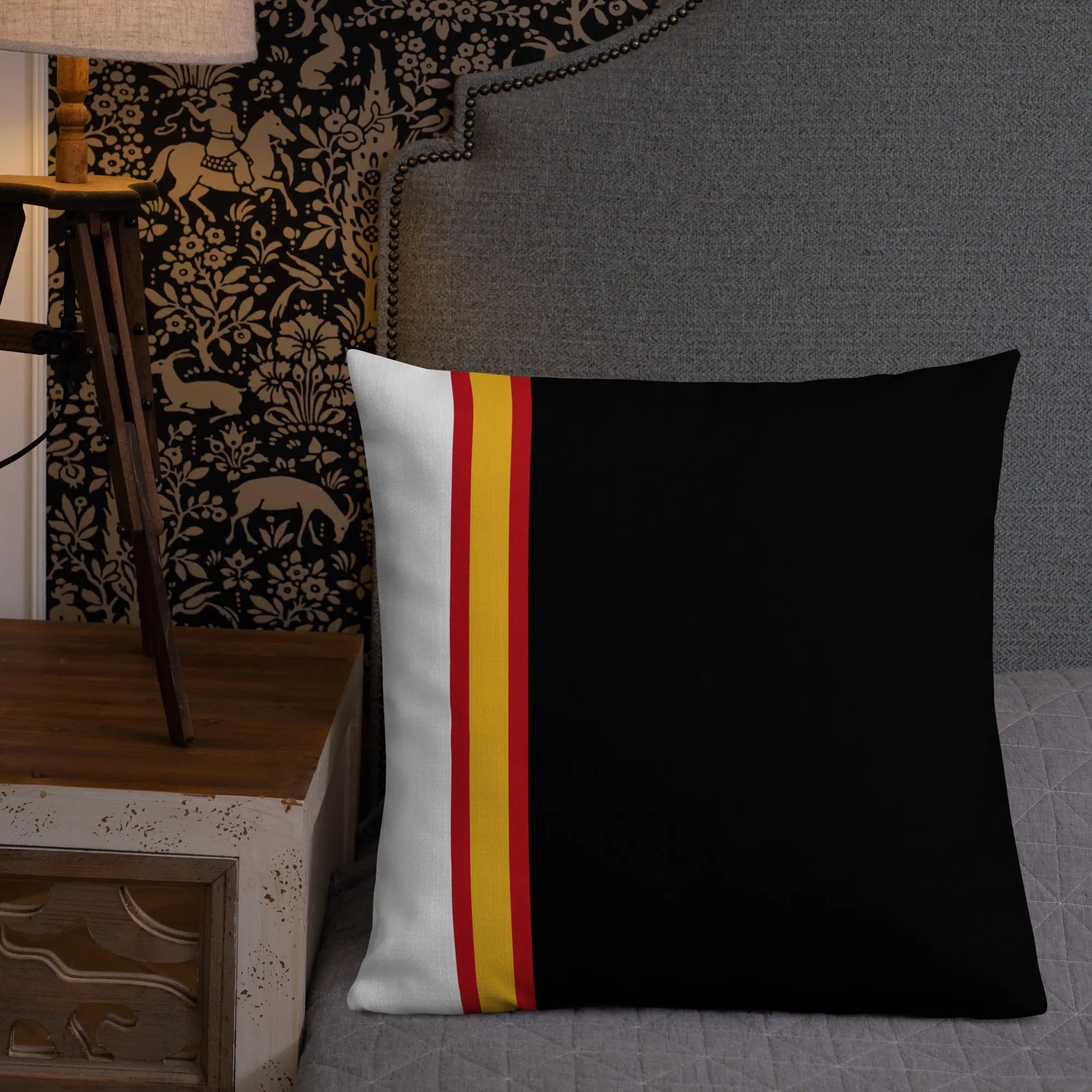 Comprar Cojín Bandera de España Bandera España La Flamenca de Borgoña Patricia Muñoz VOX