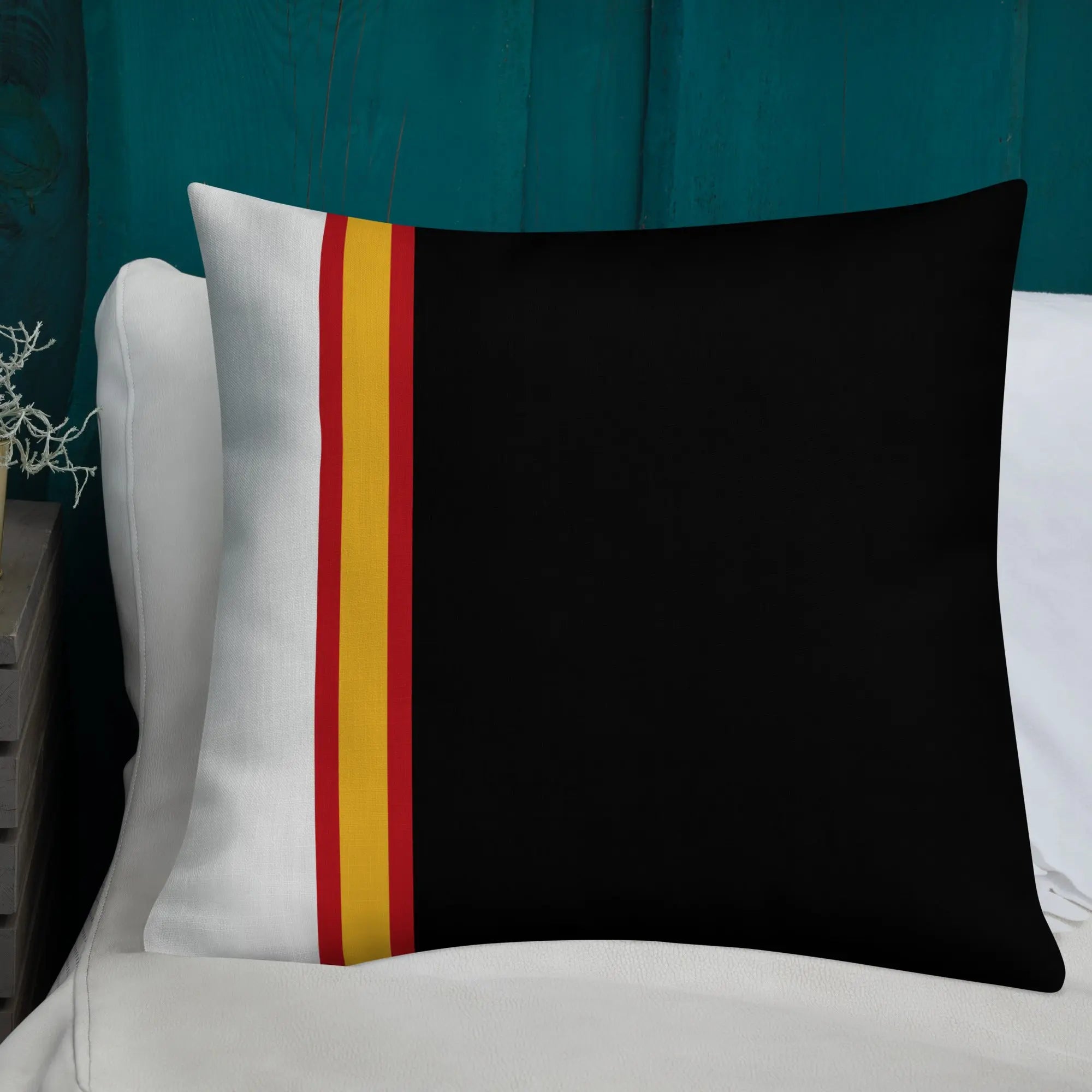 Comprar Cojín Bandera de España Bandera España La Flamenca de Borgoña Patricia Muñoz VOX