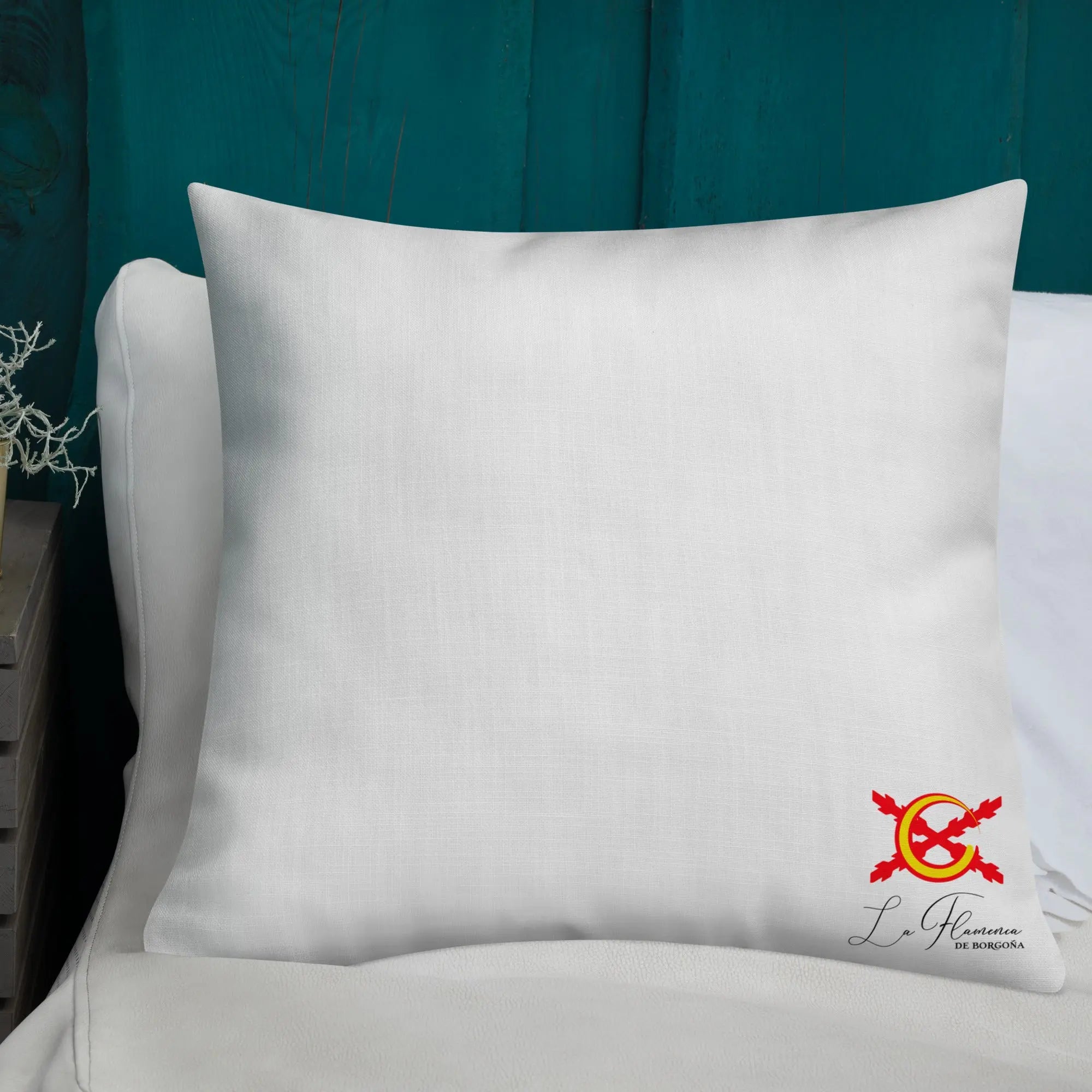 Comprar Cojín Bandera de España Bandera España La Flamenca de Borgoña Patricia Muñoz VOX