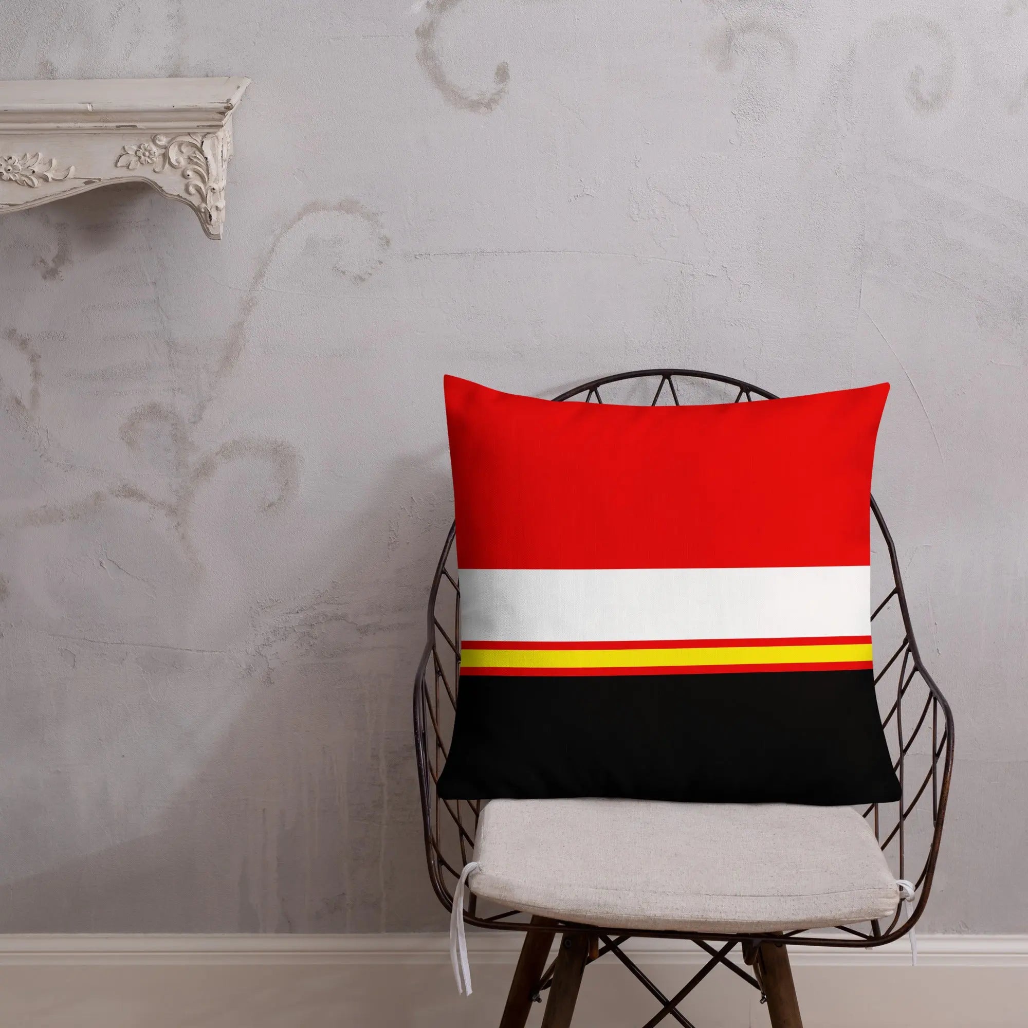 Comprar Cojín Bandera de España Bandera España La Flamenca de Borgoña Patricia Muñoz VOX