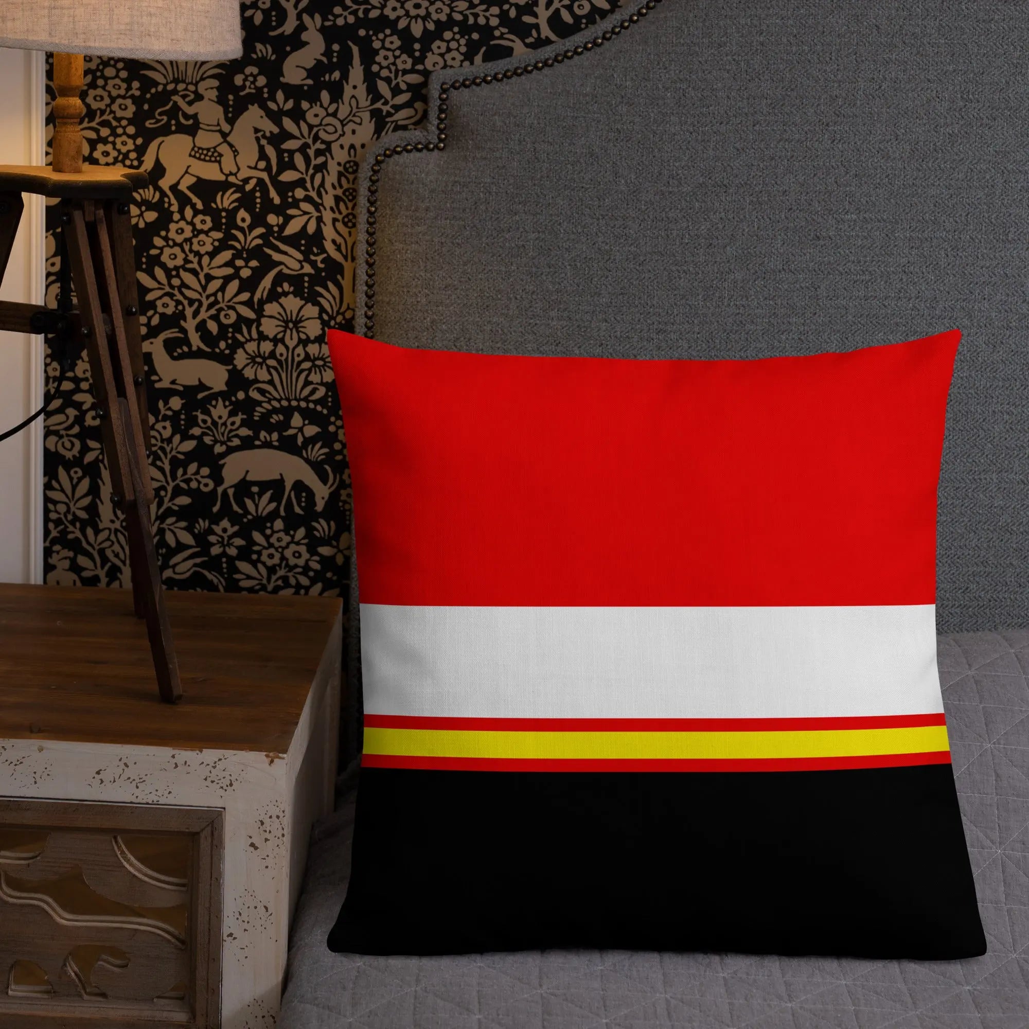 Comprar Cojín Bandera de España Bandera España La Flamenca de Borgoña Patricia Muñoz VOX