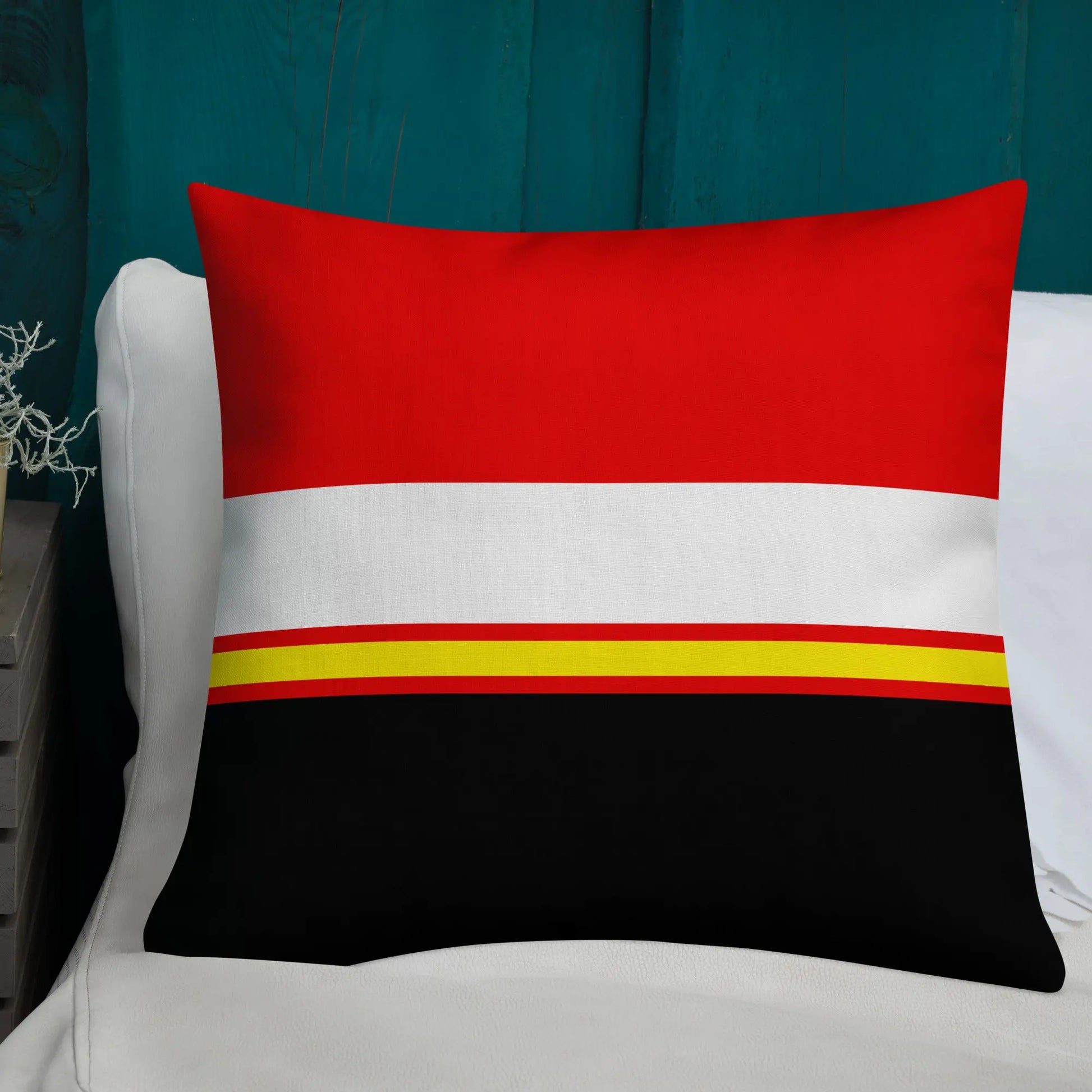 Comprar Cojín Bandera de España Bandera España La Flamenca de Borgoña Patricia Muñoz VOX