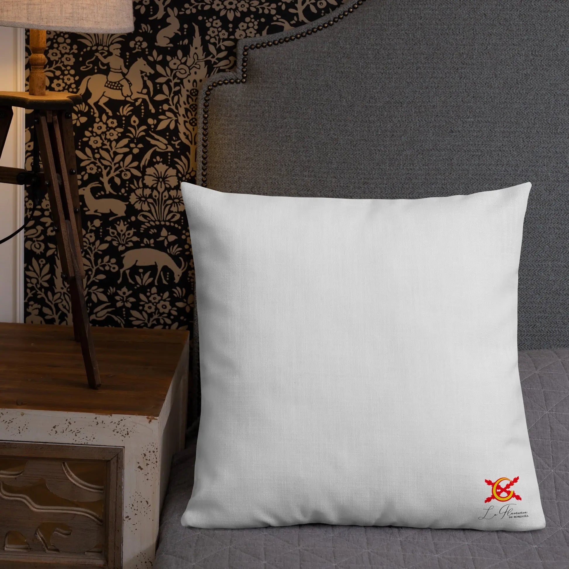 Comprar Cojín Bandera de España Bandera España La Flamenca de Borgoña Patricia Muñoz VOX