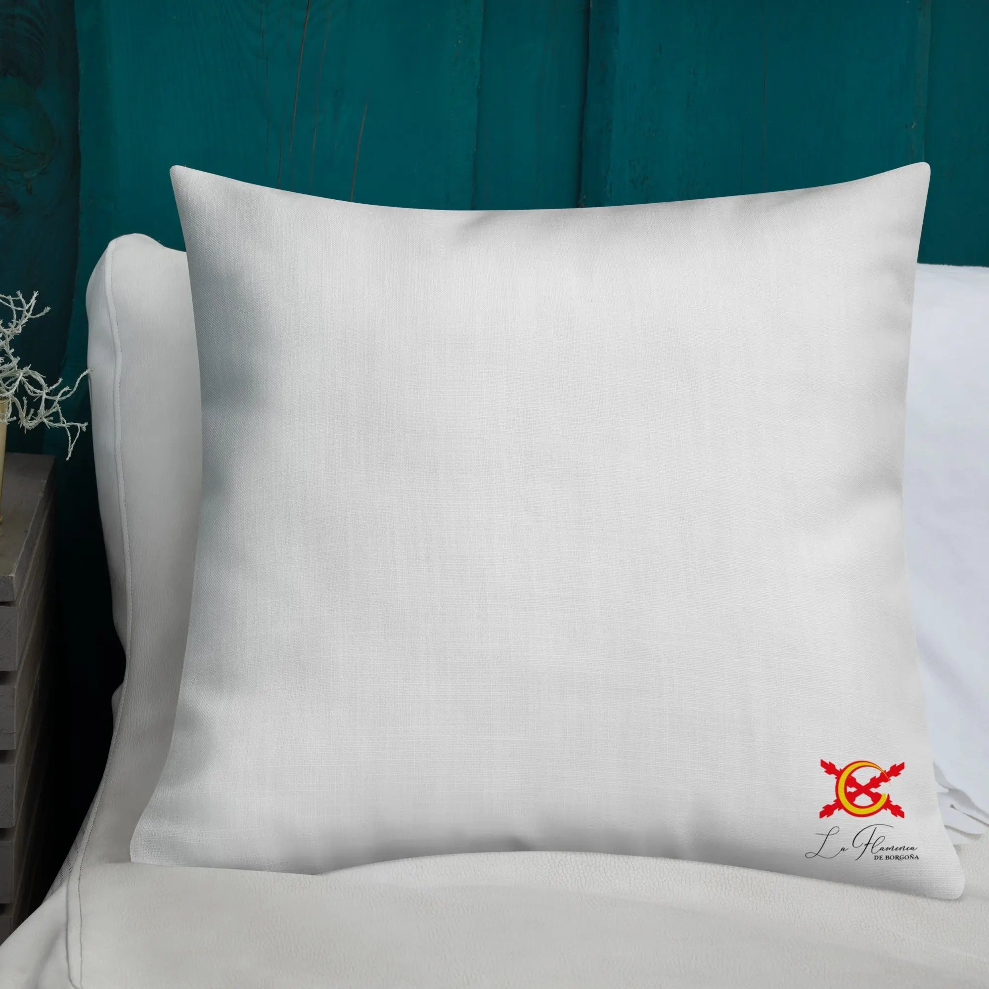 Comprar Cojín Bandera de España Bandera España La Flamenca de Borgoña Patricia Muñoz VOX