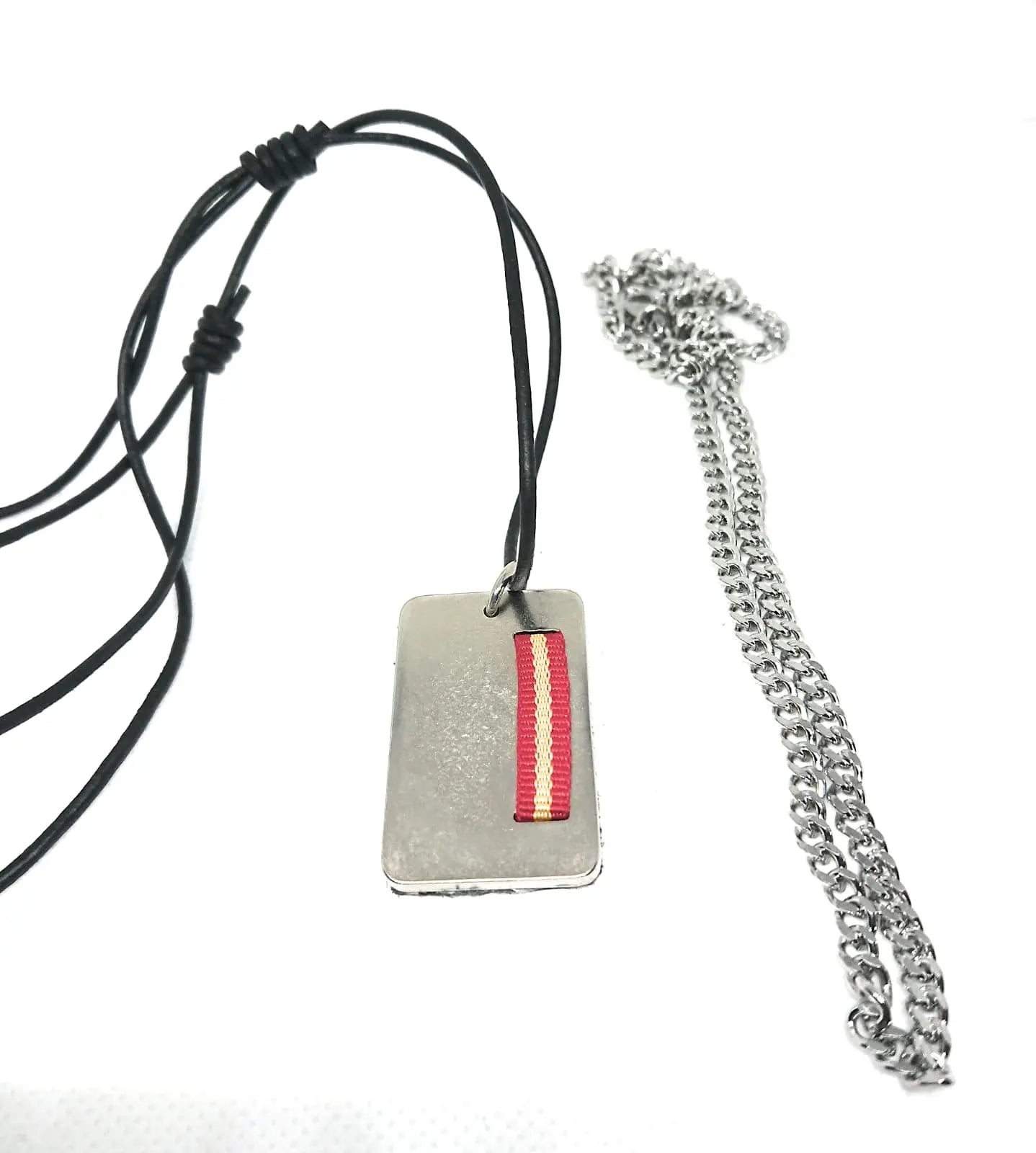 Comprar Colgante Bandera España plateado vertical Bandera España La Flamenca de Borgoña Patricia Muñoz VOX