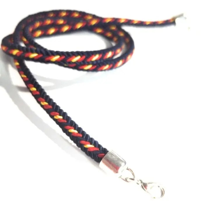 Comprar Cuelga mascarillas azul con bandera de España Bandera España La Flamenca de Borgoña Patricia Muñoz VOX