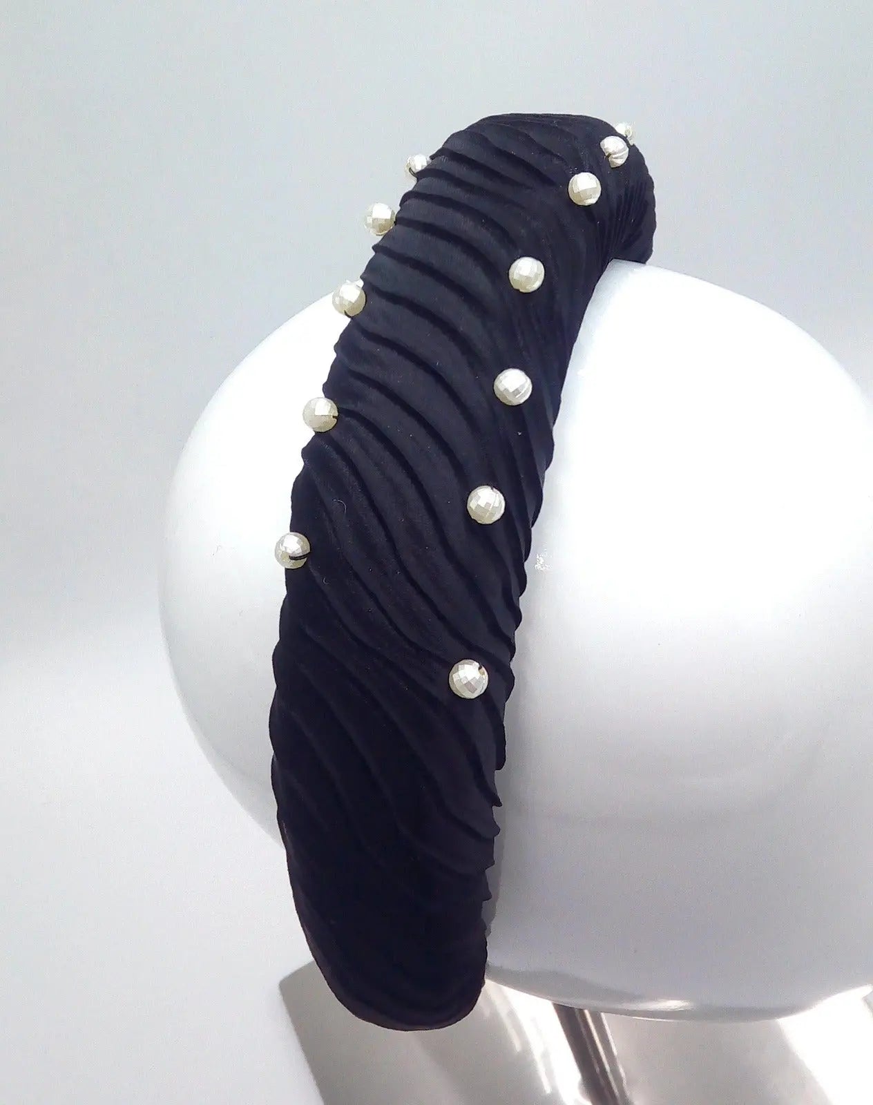 Comprar Diadema felpa negra perlas Bandera España La Flamenca de Borgoña Patricia Muñoz VOX