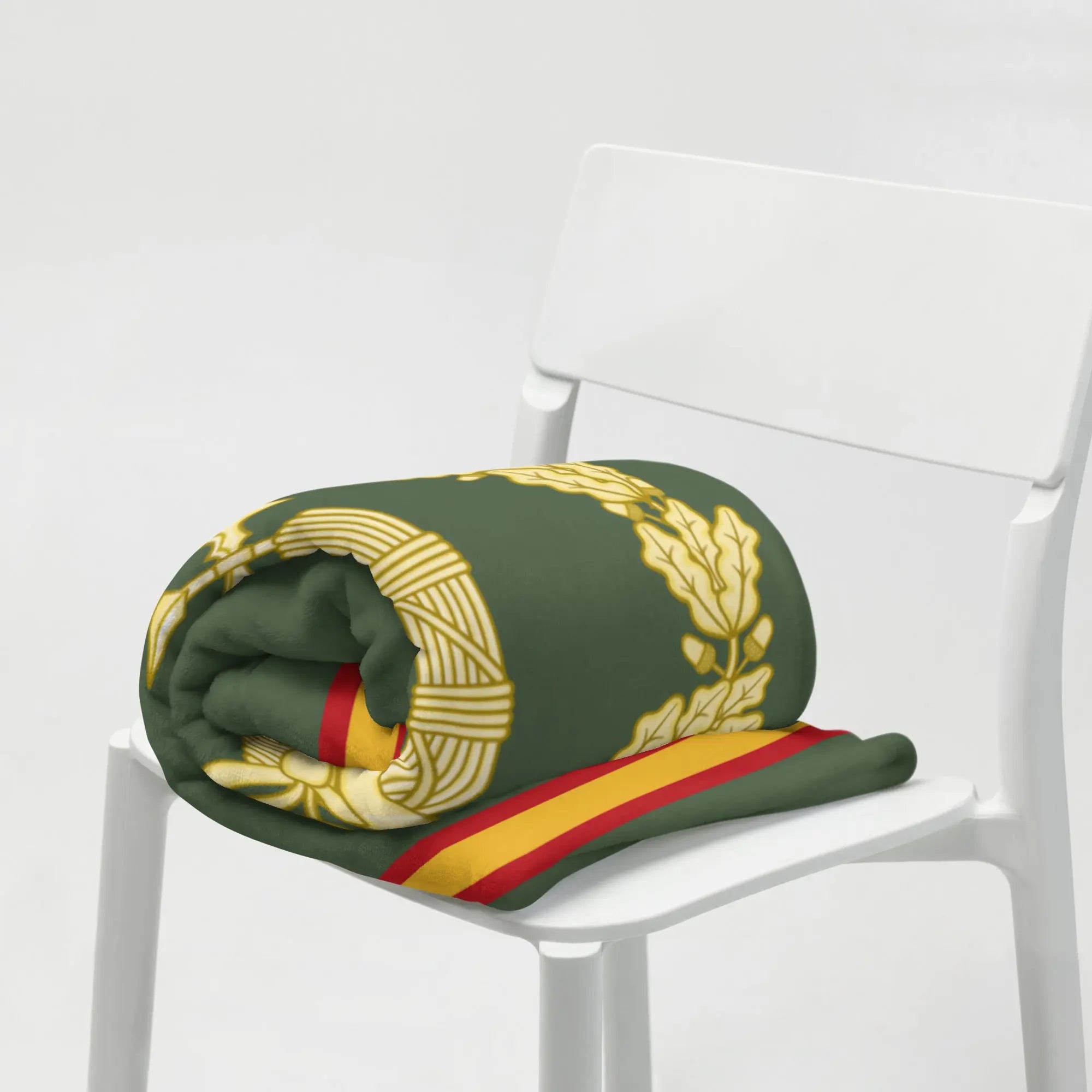 Comprar Manta polar Cuerpo Jurídico Militar Bandera España La Flamenca de Borgoña Patricia Muñoz VOX