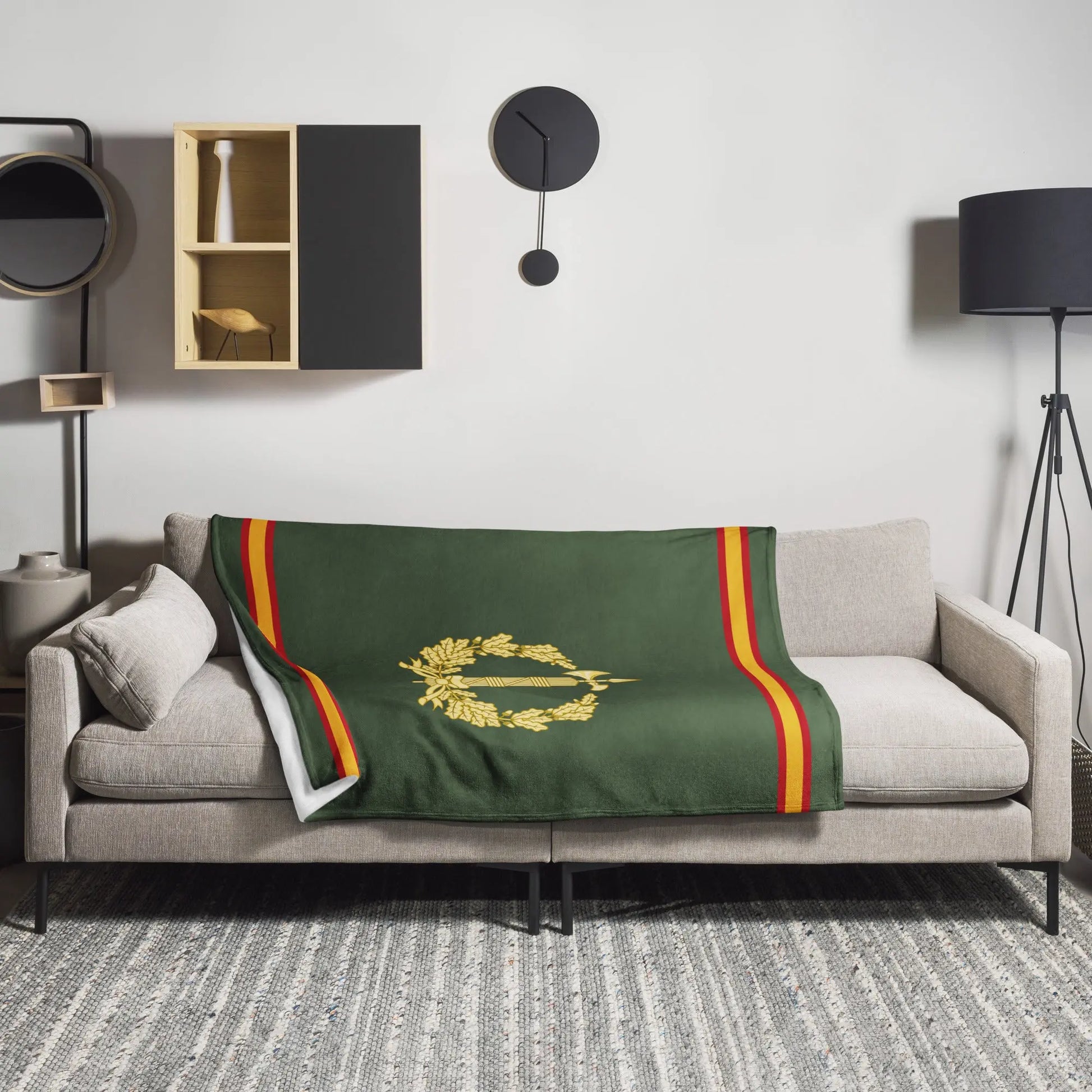 Comprar Manta polar Cuerpo Jurídico Militar Bandera España La Flamenca de Borgoña Patricia Muñoz VOX