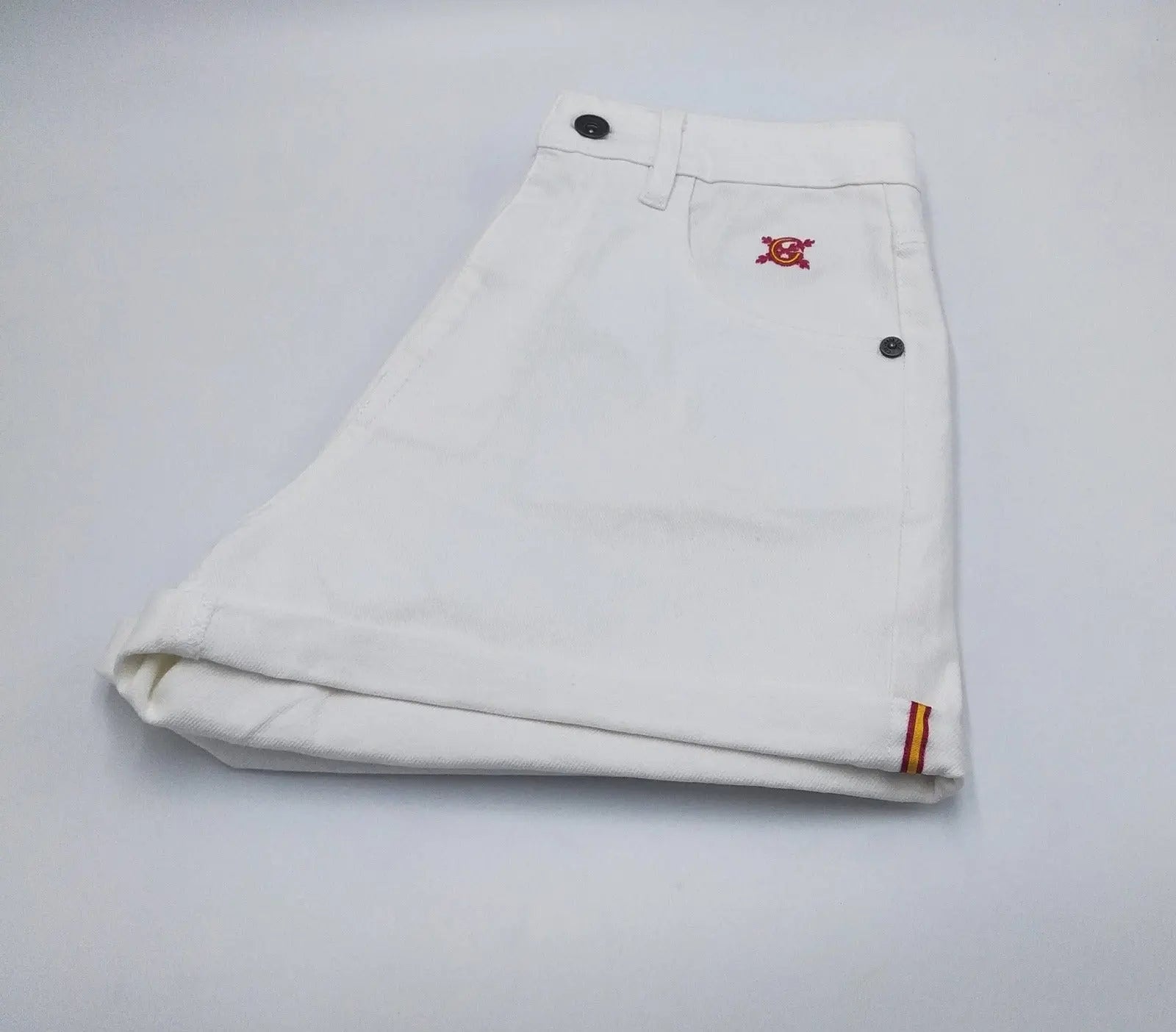 Comprar Pantalón Bandera España corto vaquero blanco Mujer - OFERTA Bandera España La Flamenca de Borgoña Patricia Muñoz VOX