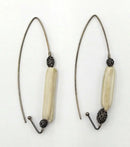 Comprar Pendientes hechos a mano de hueso alargados. Bandera España La Flamenca de Borgoña Patricia Muñoz VOX