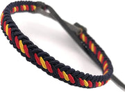 Pulsera trenzada bandera España azul nudo cuero La Flamenca de Borgoña Patricia Muñoz VOX